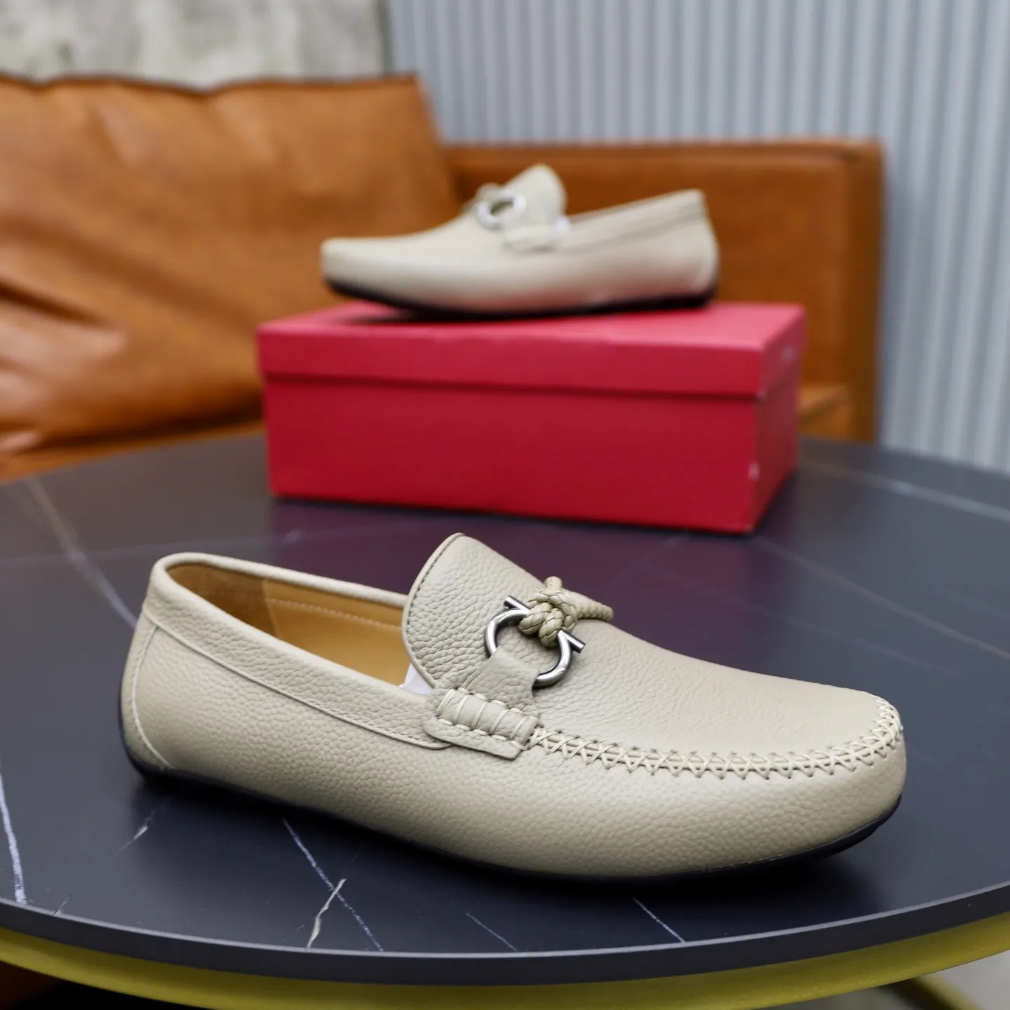 Men's shoes 💰480💰🙅‍♂️🙅‍♂️🙅‍♂️Niuli Brand: Ferragamo Standard code: Men's code 38/44 (45 customized) Grade: Same style as the official website Material: Original imported cowhide leather lining Original wear-resistant lightweight outsole Style category: Men's casual slip-on shoes Doudou shoes Noble luxury brand elements, top luxury color: actual picture color
